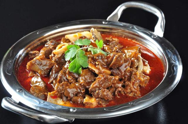 比較出名的小龍坎火鍋底料多少錢一斤，最出名的火鍋底料批發(fā)官網是哪家?重慶最大的火鍋底料批發(fā)市場在哪里?火鍋底料批發(fā)市場多不多?四川火鍋底料批發(fā)在什么地方?四川老火鍋底料批發(fā)在什么地方?這些問題后續(xù)都將給大家一一作答。