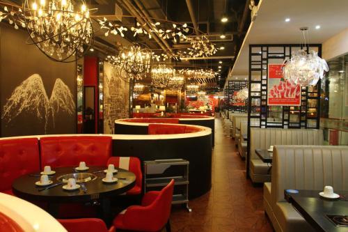 哪里有一次性火鍋底料批發(fā)呢？火鍋底料批發(fā)價(jià)格范圍是多少？火鍋底料哪里有批發(fā)?重慶正宗火鍋底料供應(yīng)商在哪里? 著名的小龍坎火鍋底料批發(fā)哪里有?哪里有火鍋底料批發(fā)廠家直銷(xiāo)？這些問(wèn)題后續(xù)都將給大家一一作答。